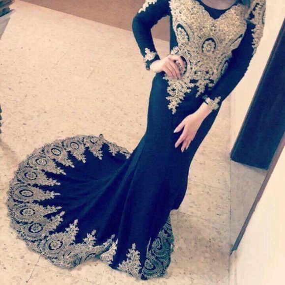 Formal gown - Picture 1 of 4